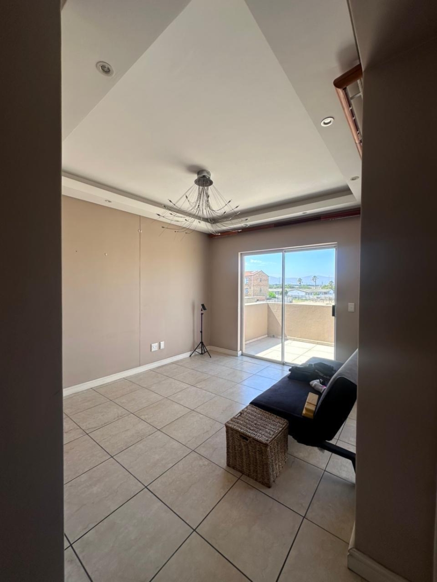 To Let 3 Bedroom Property for Rent in Royal Ascot Western Cape